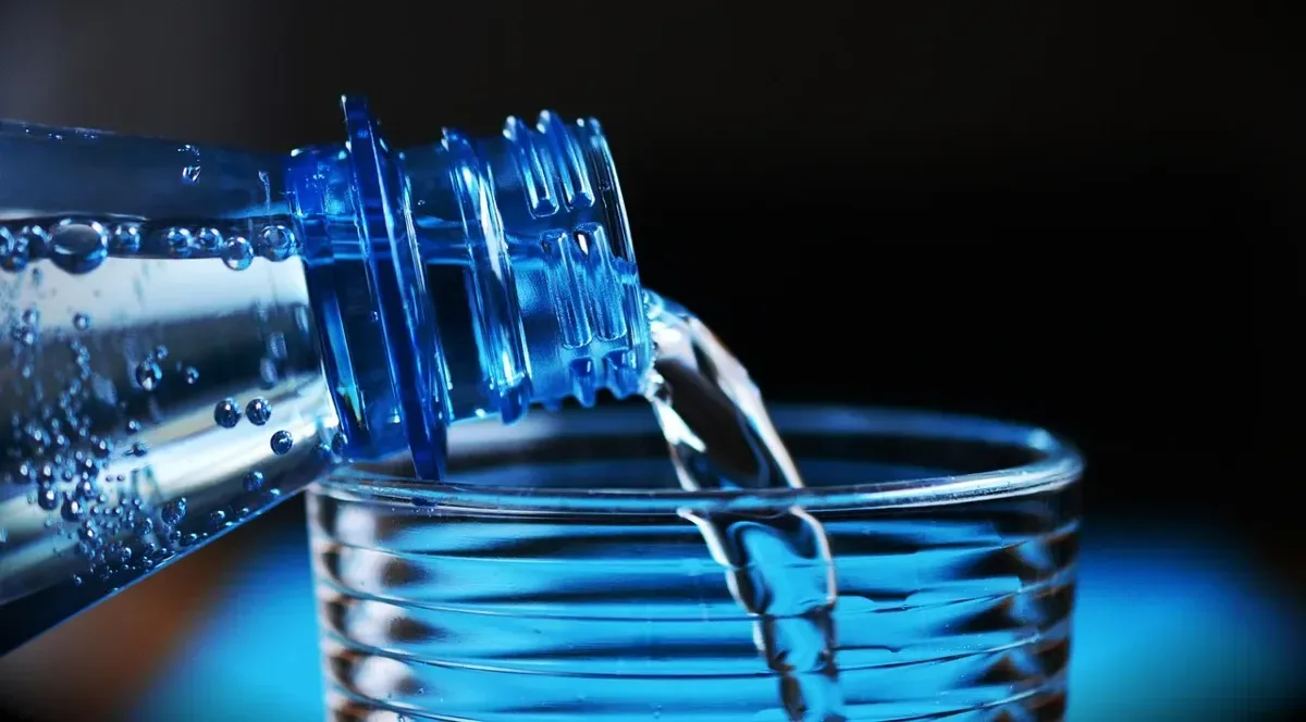 Eau minérale, pack de 6 bouteilles